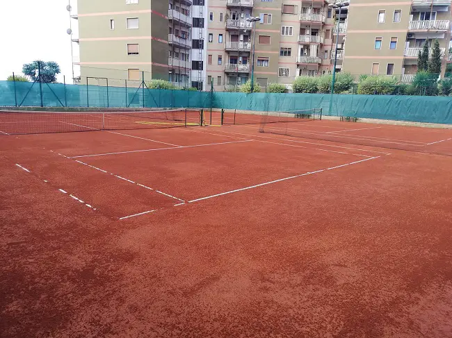 Best tennis clubs Naples buy rackets courts your area