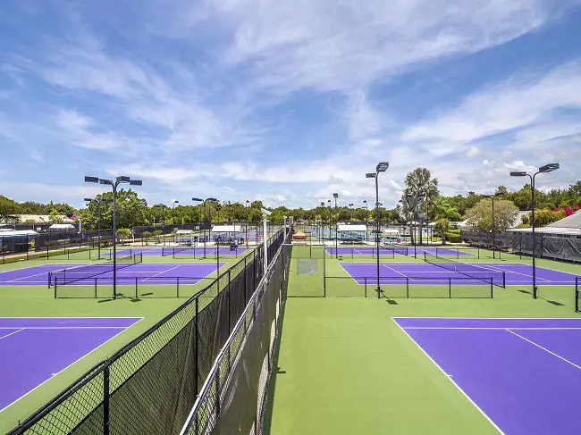 Best tennis clubs Moscow buy rackets courts your area