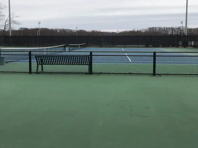 Best tennis clubs Springfield buy rackets courts your area