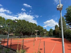 Best tennis clubs London buy rackets courts your area