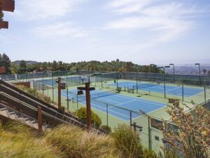 Best tennis clubs Oakland buy rackets courts your area