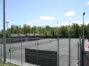Best tennis clubs Quebec City buy rackets courts your area