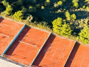 Best tennis clubs Stuttgart buy rackets courts your area